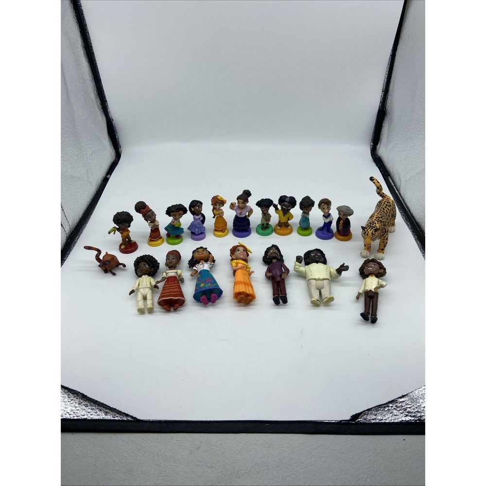 Disney Encanto Madrigal Family Figure Set Mirabel Isabela Luisa Antonio 20pc